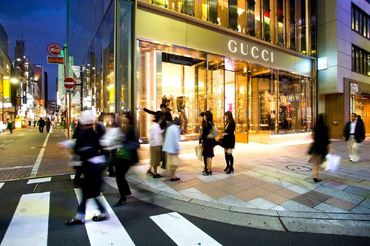 Właściciel marki Gucci rozpoczął przetarg mediowy