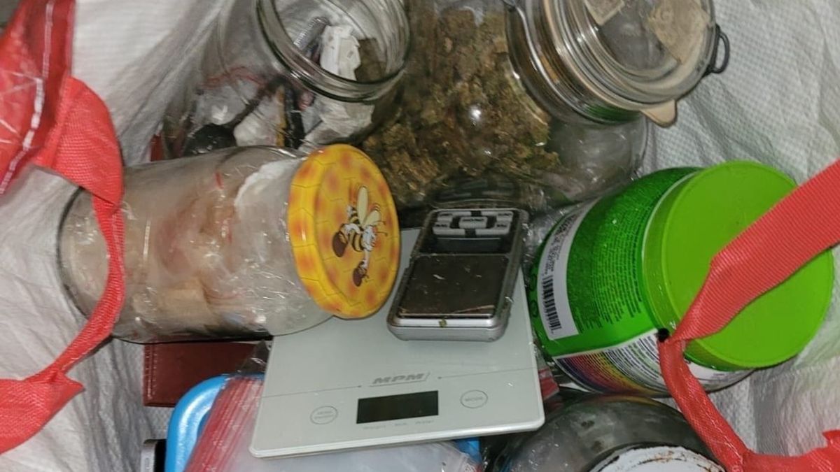 Policjanci znaleźli narkotyki w słoikach