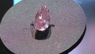 Wyjątkowy diament czeka na kupca. Sotheby's sprzedaje ogromny, różowy kamień