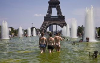 Upały we Francji. Wysoki stan zanieczyszczenia powietrza w Paryżu