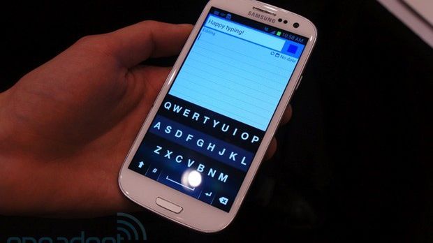 W skrócie: Fleksy trafi na Androida, smartfony BlackBerry znów w Sieci, rok darmowych rozmów w Plusie 1