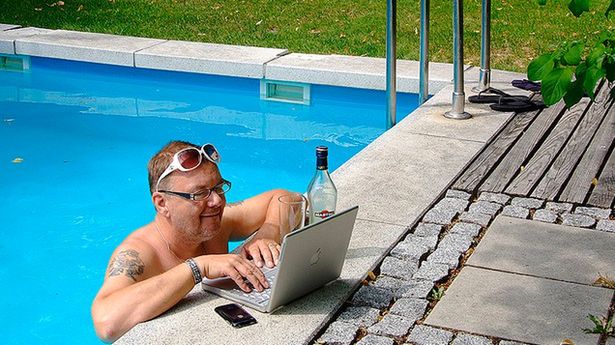 Internet z T-Mobile za darmo na warszawskich plażach, a z Orange płatny, ale za to wszędzie 1