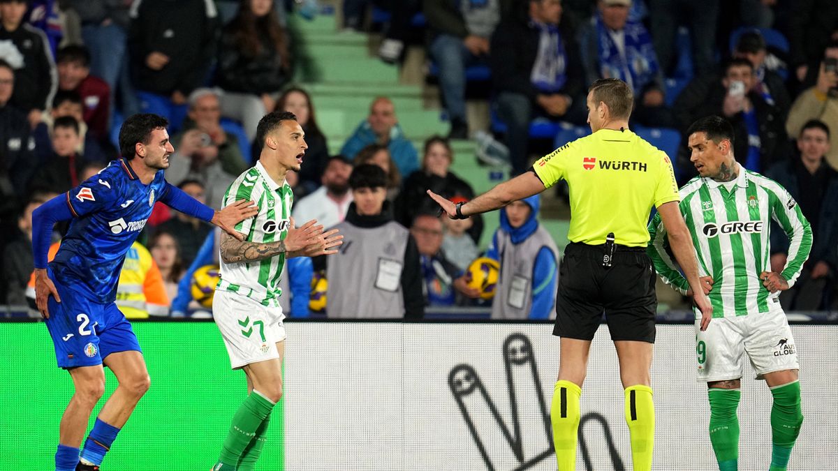 Getty Images / Aitor Alcalde / Antony otrzymał czerwoną kartkę w meczu z Getafe