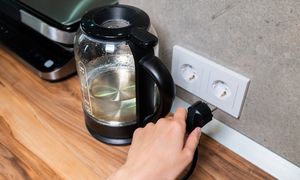 Zagotowanie wody to nie grosze. Prąd potrafi słono kosztować