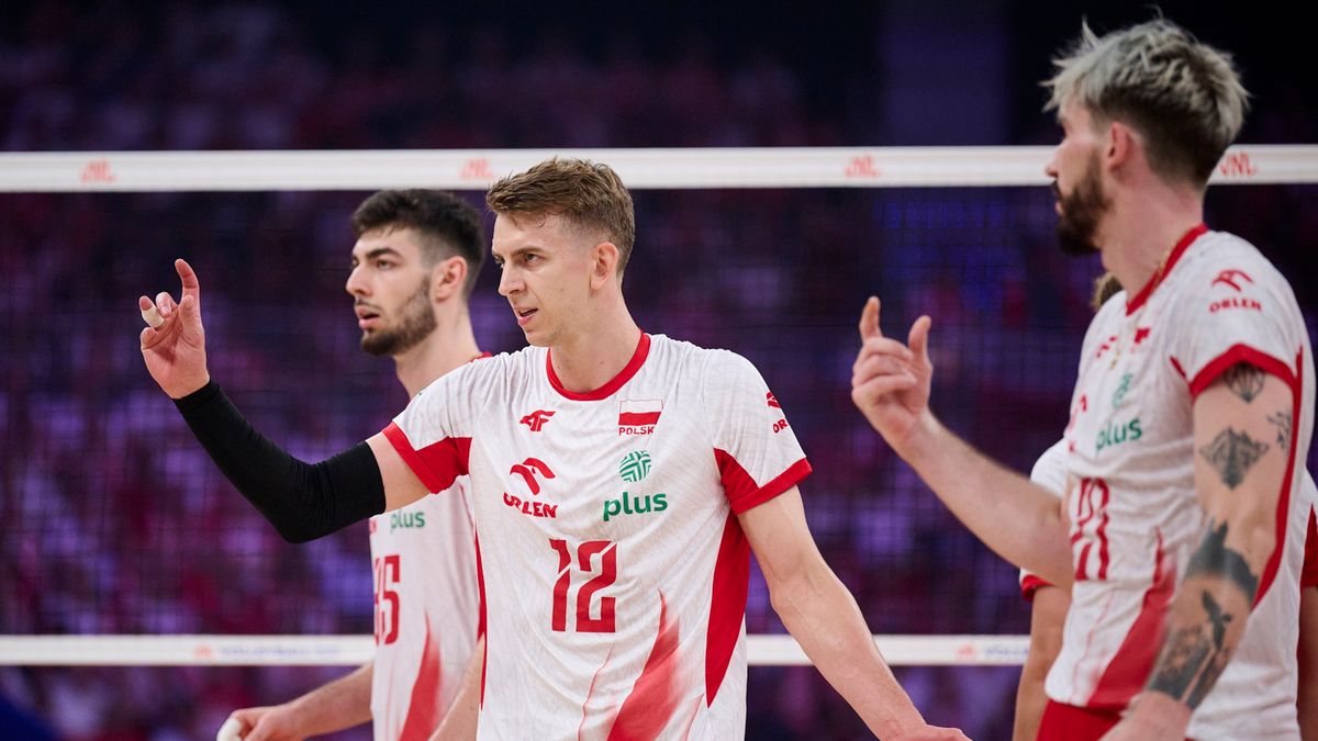 PAP / Adam Warżawa / Na zdjęciu: Artur Szalpuk (na środku)