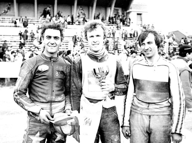 A to jeszcze dobre czasy, rok 1978 i dwie gwiazdy bułgarskiego speedwaya – Orlin Janakiev po lewej i Angel Eftimov po prawej. Między nimi Willy Angel.