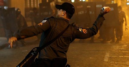 Rio: Policja brutalnie rozpędziły protestantów