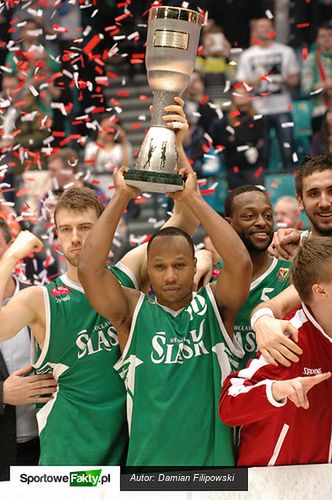 Danny Gibson jeszcze dwa tygodnie temu walnie przyczynił się do zdobycia przez WKS Intermarche Basket Cup