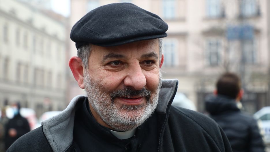 Priest Tadeusz Isakowicz-Zaleski is pictured at the Main Square during the 24th edition of the Christmas Eve for poor and homeless, organized byl local philanthropist and restaurant owner Jan Kosciuszko. Krakow, Poland. December 20th, 2020.  (Photo by Beata Zawrzel/NurPhoto via Getty Images)