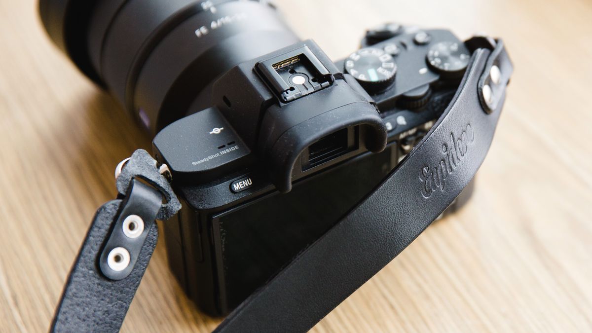 Skórzane paski fotograficzne Eupidere – elegancki i praktyczny dodatek do bezlusterkowców [recenzja] 1