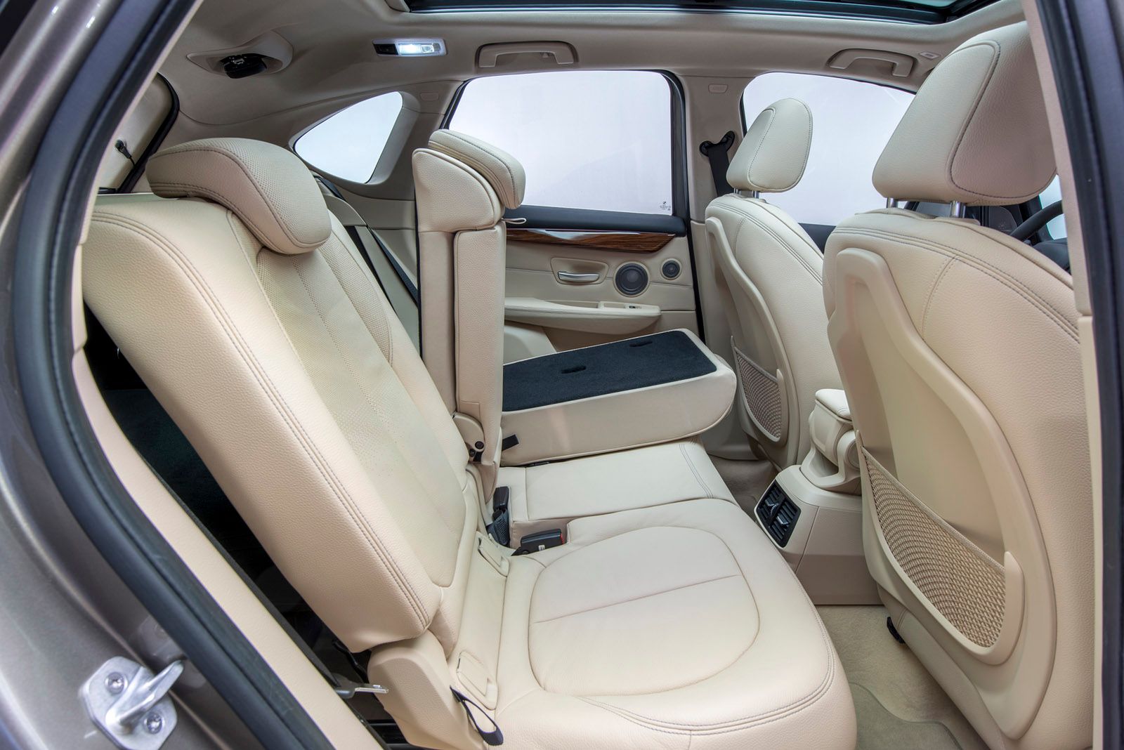 BMW przedstawiło 290 zdjęć z serią 2 Active Tourer [galeria] 59