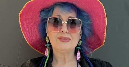"Dojrzała" moda na plażę. "Kochajmy siebie, a inni także nas pokochają"