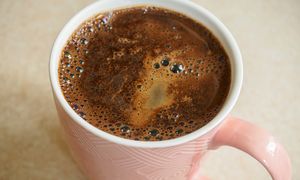 Dodajesz do kawy? Naukowcy alarmują o wpływie na mózg