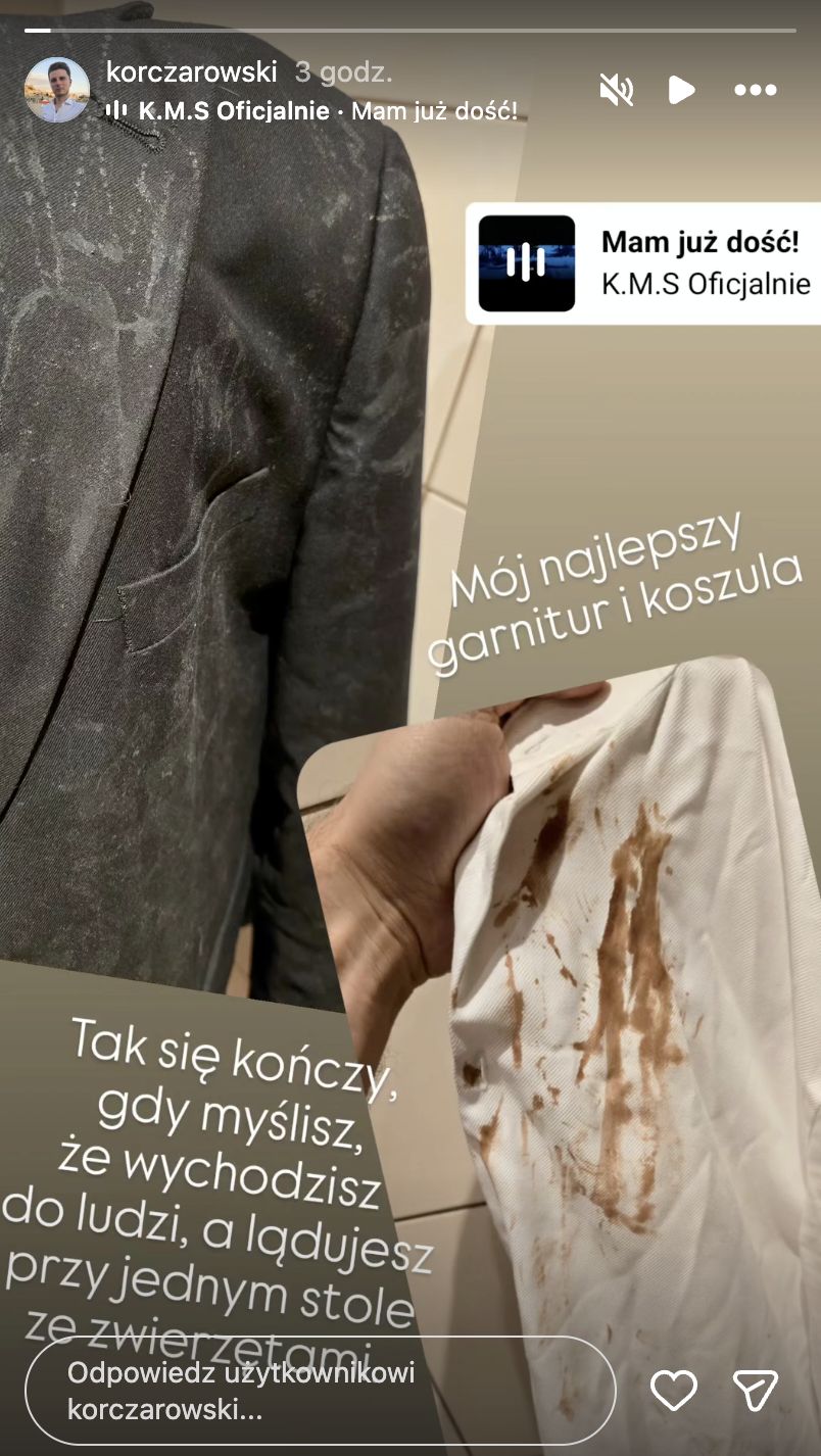 Piotr Korczarowski pokazał zabrudzoną koszulę i garnitur