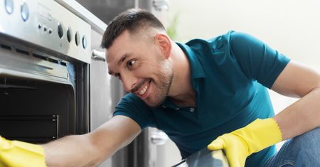 Mycie piekarnika z termoobiegiem