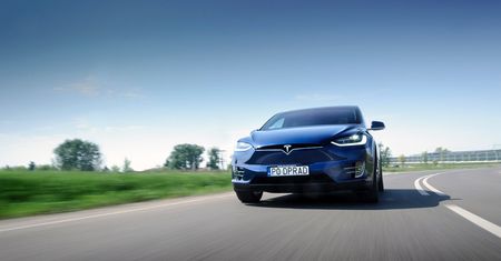 Tesla będzie miała serwis w Polsce. Wkrótce też więcej ładowarek