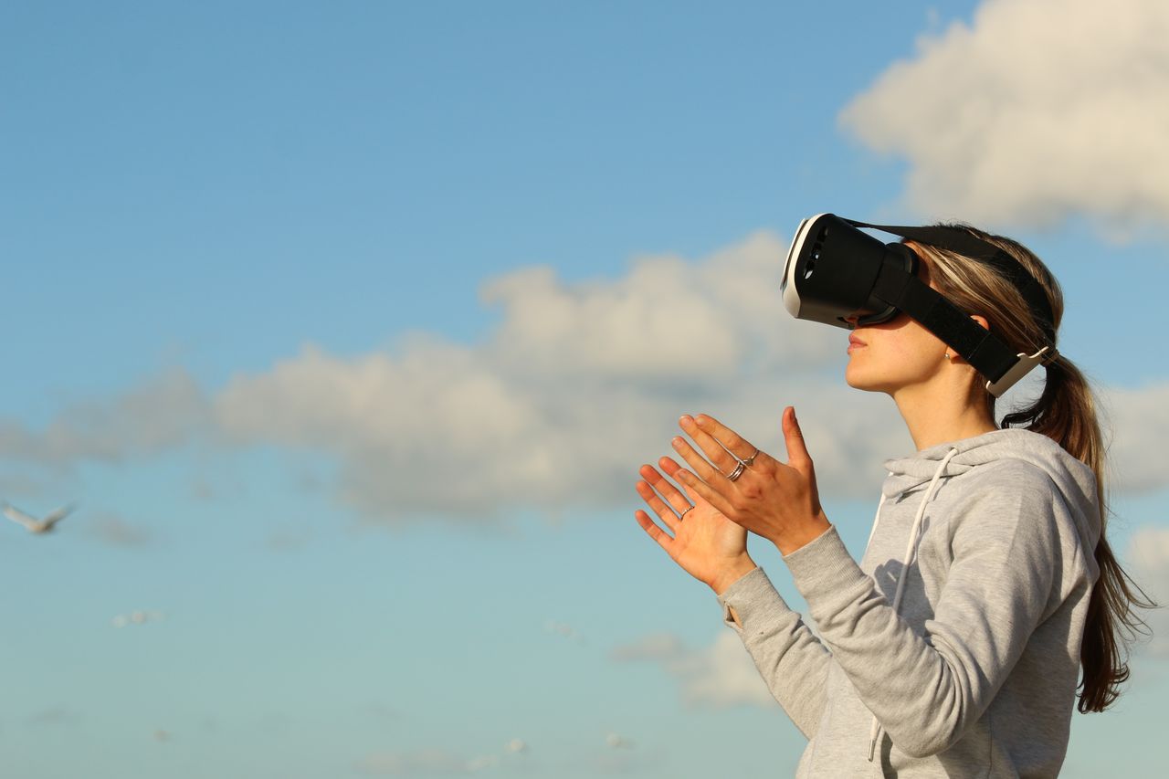 Technologia przyszłości za mniej niż sto złotych – gogle VR na smartfony