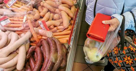 Polacy jedzą na potęgę. To mięso ma zmielone pazury i kości