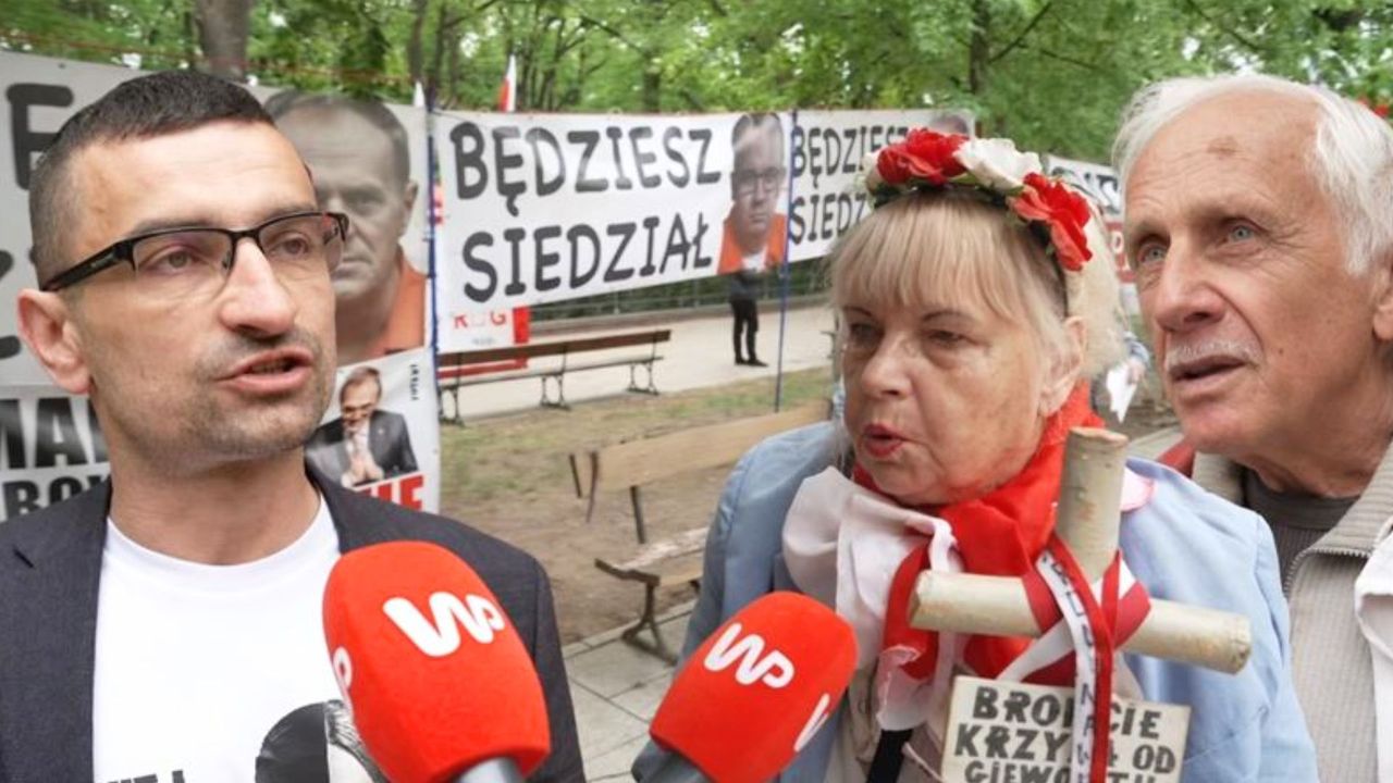 Sceny przed KPRM. "Miasteczko Gniewu" pod oknami Donalda Tuska