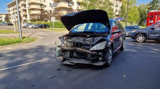 Zderzenie dwóch samochodów na ul. Koncertowej w Lublinie. Jedna osoba trafiła do szpitala