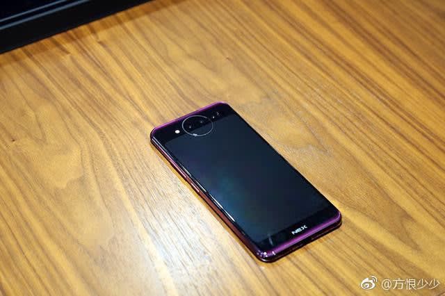 #wSkrócie: smartfon Xiaomi z aparatem 48 Mpix, specyfikacja Xperii XZ4 i zdjęcia vivo NEX 2 7