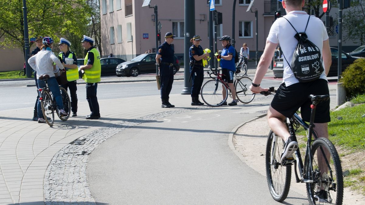 Rowerzyści i piesi muszą korzystać ze wspólnych przestrzeni. Napięcia są gwarantowane