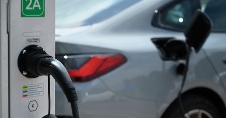 Rekordowe różnice w cenach ładowania. Właściciele "elektryków" muszą kombinować