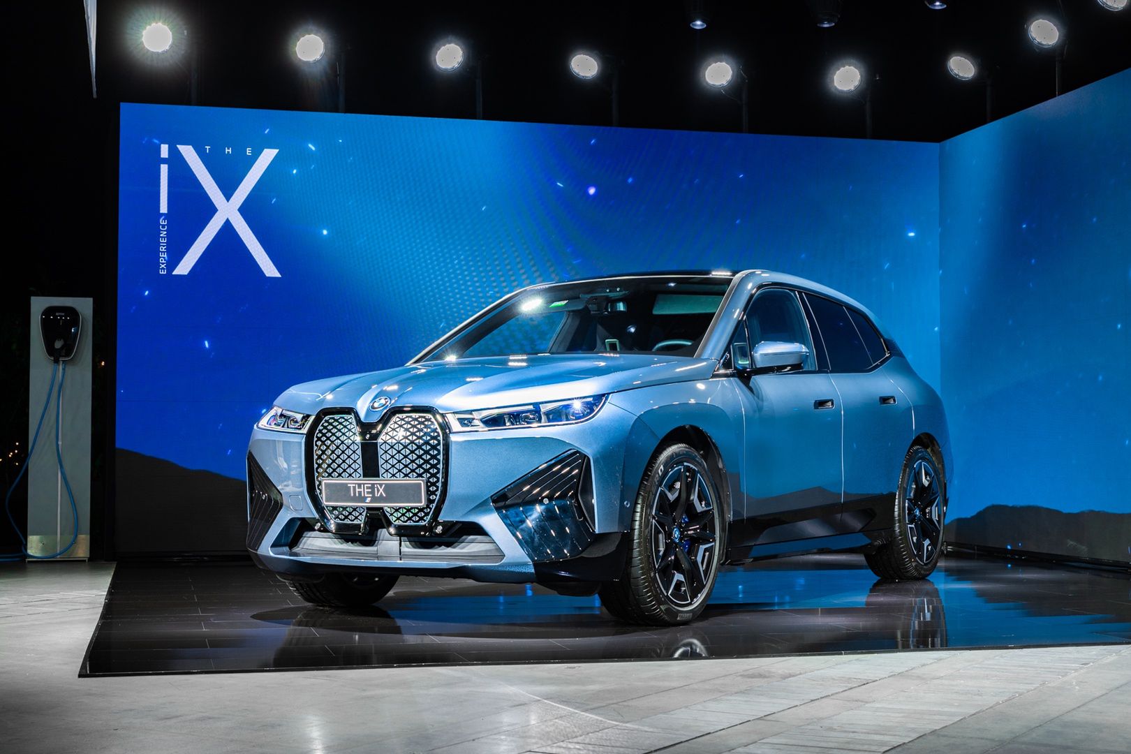 Premiera BMW iX 