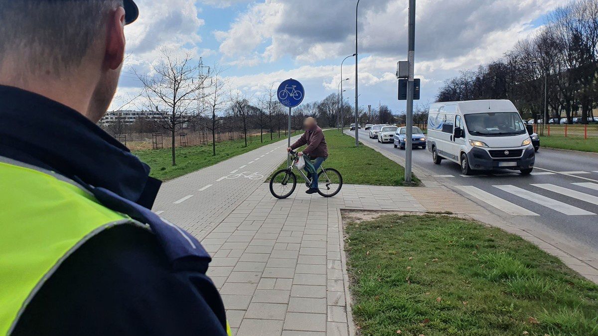 Rowerzysta przejście dla pieszych