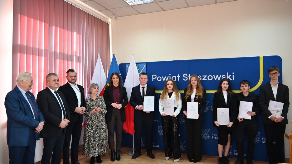 Stypendium starosty staszowskiego otrzymało 6 uczniów.