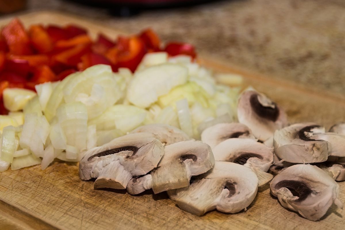 How to use a cutting board?