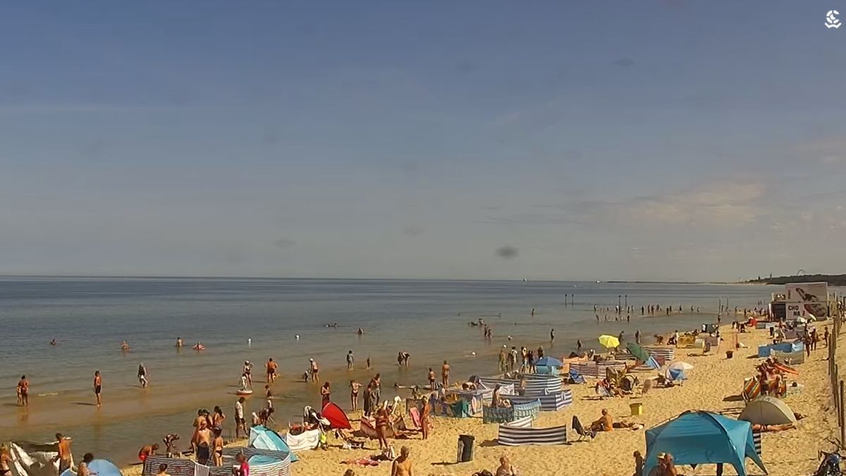 O godzinie 12:00 w Grzybowie plaża była pełna