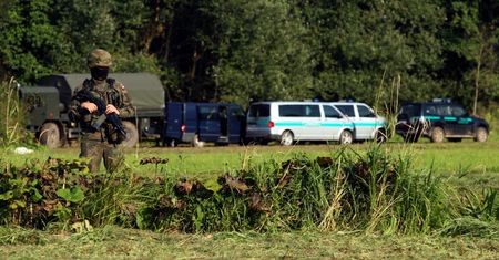 Uchodźcy na granicy. Straż Graniczna: Białorusini dostarczają im jedzenie