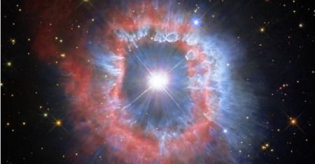 "Oko" eksplozji. Teleskop Hubble’a uchwycił umierającą gwiazdę