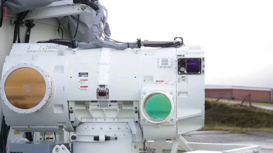Laser DragonFire podczas testów.