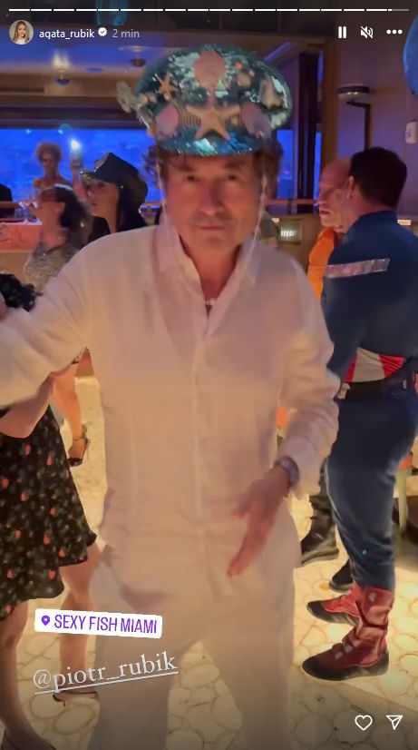 Agata i Piotr Rubikowie bawią się na imprezie halloweenowej z Anetą Glam