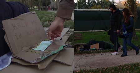 Czy ludzie okradną bezdomnego? Wezmą 100 euro?