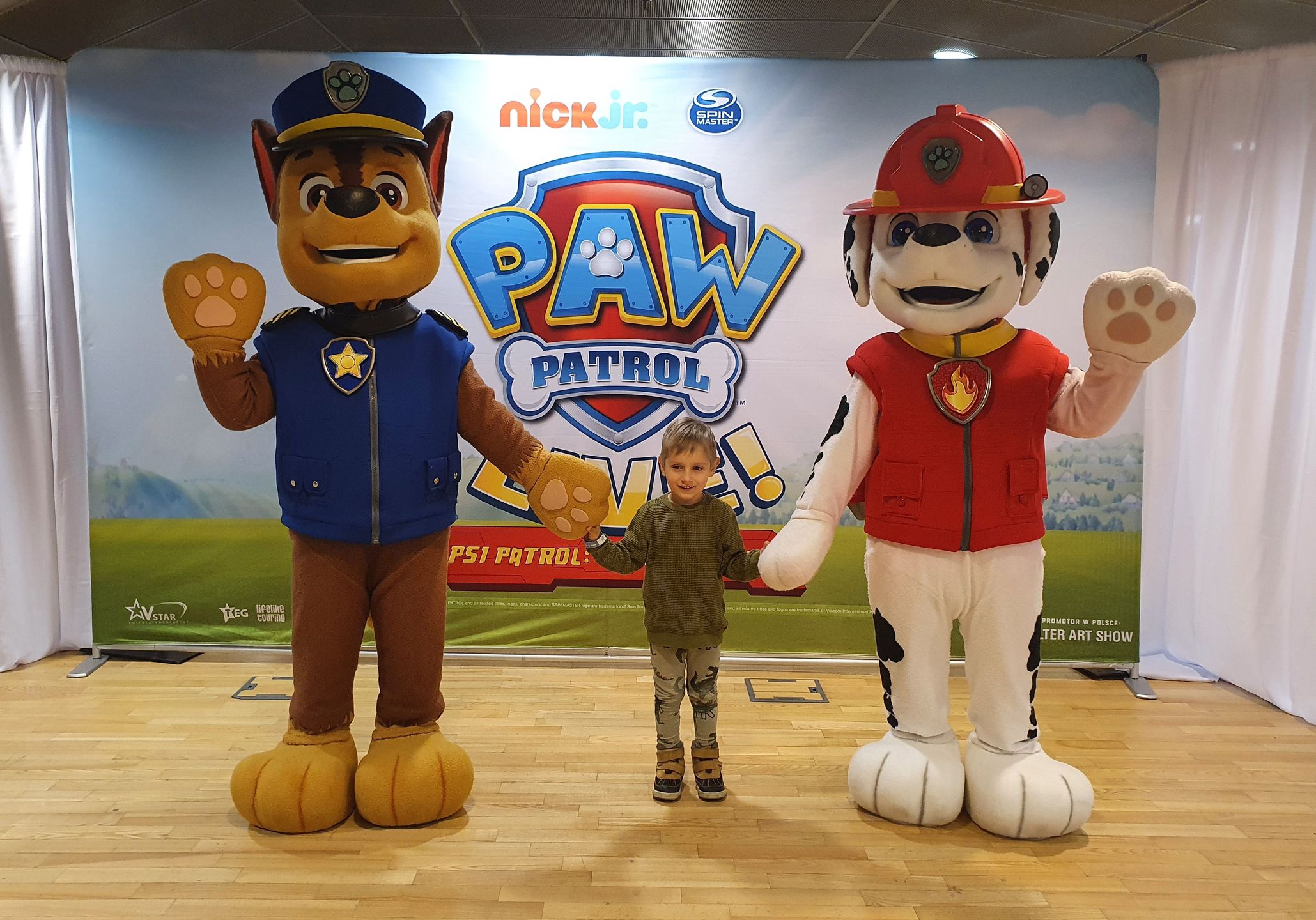 Szczęśliwy fan "Psiego Patrolu"
