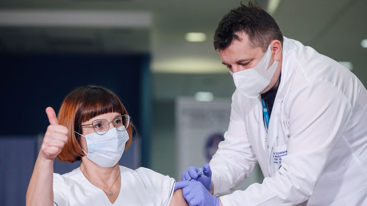 Akcja szczepień wciąż trwa. AstraZeneca nie będzie zawieszona