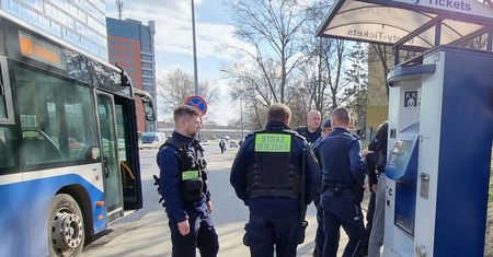 Urządzili imprezę w autobusie. Skandaliczny incydent w Krakowie