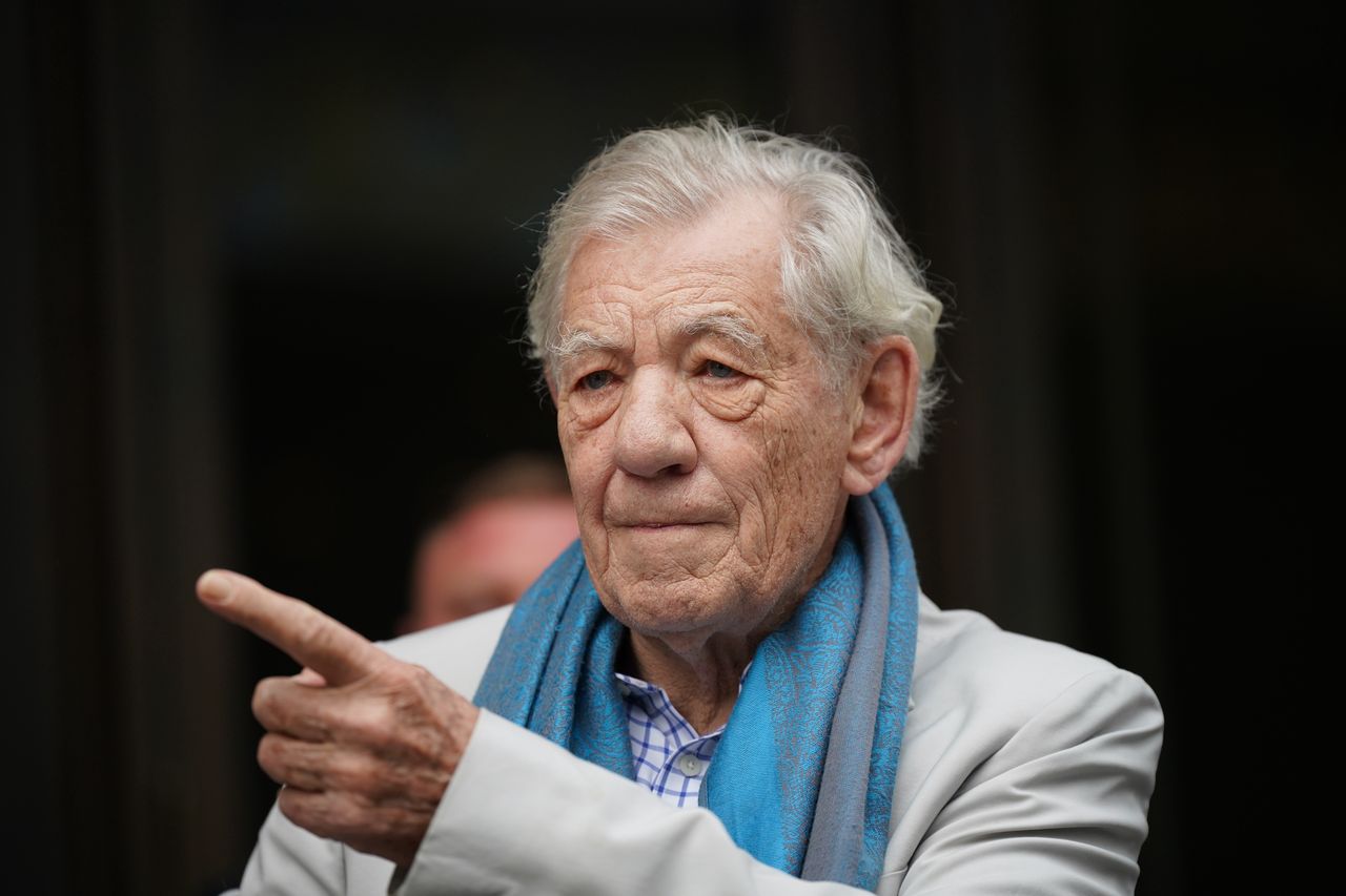 Sir Ian McKellen traci pracę po upadku ze sceny. Jest oświadczenie