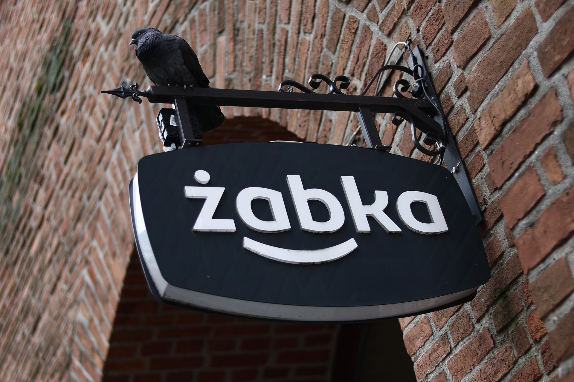 Zapłacisz kartą Żabki. choćby poza jej sklepami