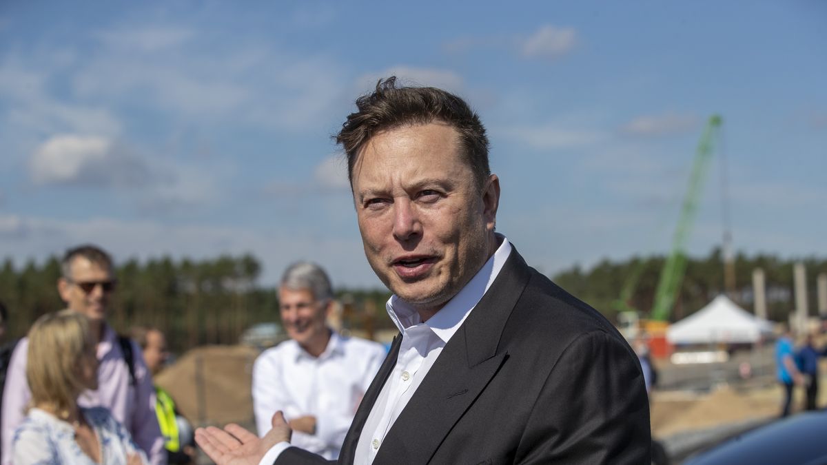FUERSTENWALDE, GERMANY - SEPTEMBER 03: Tesla head Elon Musk talks to the press as he arrives to to have a look at the construction site of the new Tesla Gigafactory near Berlin on September 03, 2020 near Gruenheide, Germany. Musk is currently in Germany where he met with vaccine maker CureVac on Tuesday, with which Tesla has a cooperation to build devices for producing RNA vaccines, as well as German Economy Minister Peter Altmaier yesterday. (Photo by Maja Hitij/Getty Images)