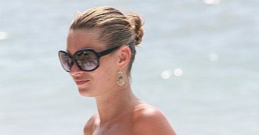 Kate Moss topless!