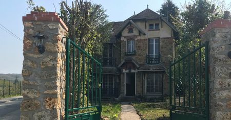 Dom Skłodowskiej-Curie wystawiony na sprzedaż. Kosztuje majątek