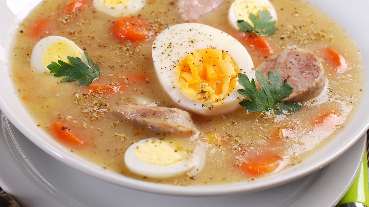 Zupa chrzanowa to jedno z tradycyjnych dań wielkanocnych