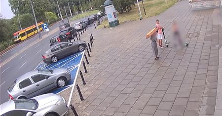 Wypadek w Warszawie. Znasz go? Policja szuka hulajnogisty