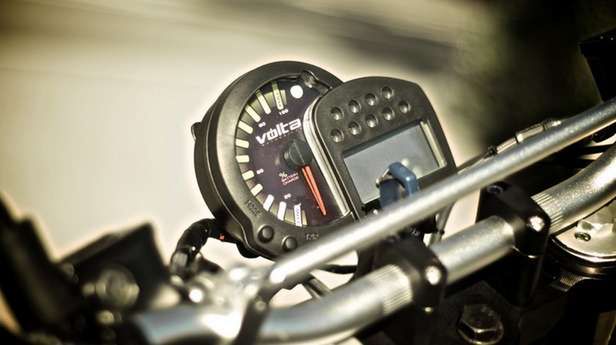 Elektryczny motocykl Volta BCN - gratka dla ekologów i miłośników much w zębach 4