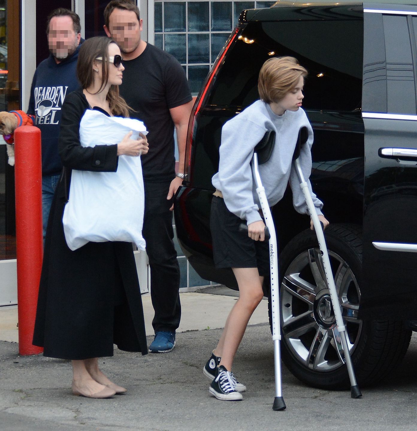 Angelina Jolie idzie do kina z córkami