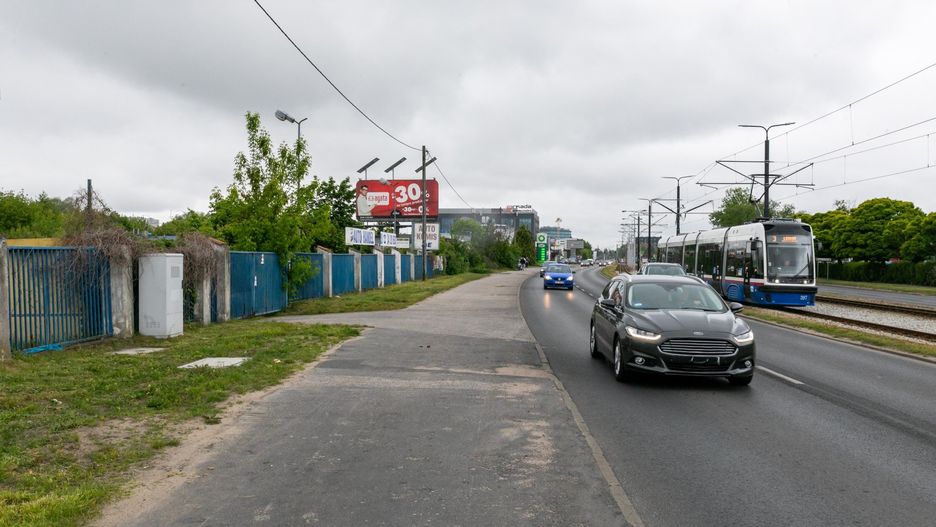 Na ul. Fordońskiej przejścia przy mostach Kazimierza Wielkiego i Bałtyckiej dzieli ok. 700 metrów.